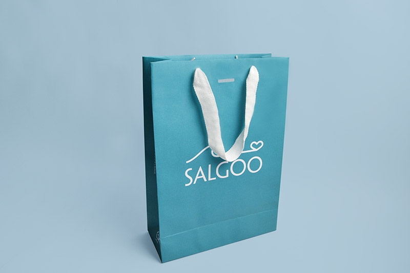 sacola personalizada e a imagem possui uma sacola da Salgoo