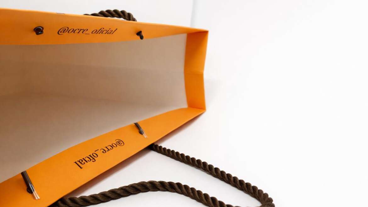 Sacolas personalizadas para lojas: como transformar clientes em divulgadores da marca